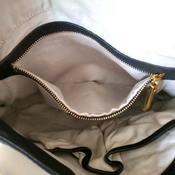 AUTH. TORY BURCH SADDLE CROSSBAG - Picture 6 of 8